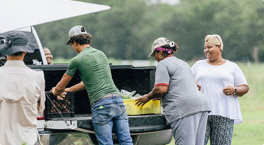 feeding texas volunteers